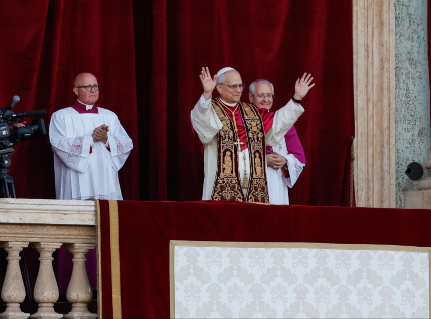 Primeras palabras del papa León XIV: Dios nos quiere a todos Primeras palabras del papa León XIV: Dios nos quiere a todos