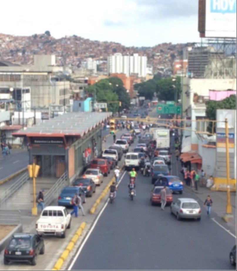 Conductores que transiten por el canal del BusCaracas serán sancionados: monto de la multa Conductores que transiten por el canal del BusCaracas serán sancionados: monto de la multa