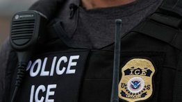 Inmigrante es detenido por agentes del ICE tras presuntamente hablar en español