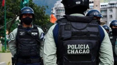 Descubren a mujer realizando un graffiti en una propiedad privada en Chacao: reparó su falta pintando la pared de blanco