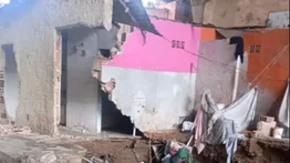 Lluvias causan el colapso de un muro perimetral en La Pastora: bomberos atendieron la situación