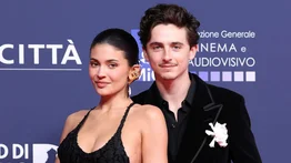 En video: Kylie Jenner y Timothée Chalamet debutan como pareja en la alfombra roja 