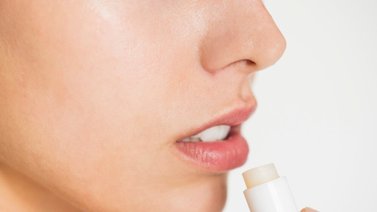 Hidrata los labios con miel y aceite de coco: así debes aplicar la mascarilla