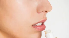 Hidrata los labios con miel y aceite de coco: así debes aplicar la mascarilla