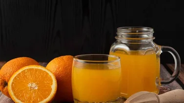 Despídete de las manchas en la piel con esta mascarilla a base de jugo de naranja