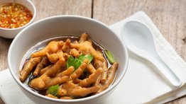 Sopa de pata de pollo: 5 beneficios poco conocidos y milagrosos para tu salud
