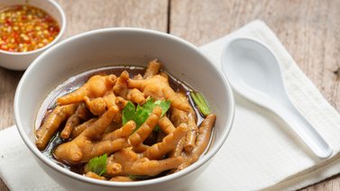 Sopa de pata de pollo: 5 beneficios poco conocidos y milagrosos para tu salud