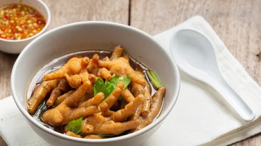 Sopa de pata de pollo: 5 beneficios poco conocidos y milagrosos para tu salud