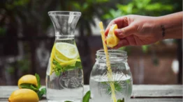 Así cambiará tu cuerpo si tomas agua tibia con limón en ayunas: ¡prepárala!