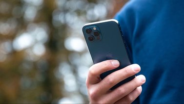 Apple podría deberte dinero: demanda colectiva beneficia a clientes que compraron un dispositivo con Siri