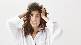 Así debes preparar la efectiva mascarilla de plátano y limón para combatir el frizz