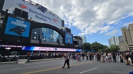 La marca 2001 presente en el concierto de Shakira : así está el Bank of America Stadium, en Charlotte