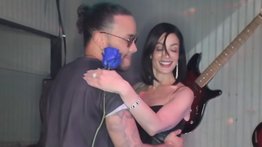 Dayanara Torres se suelta el moño y baila pegadito con Prince Royce