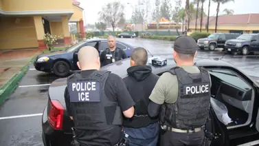 Inmigrante fue detenido violentamente por el ICE al salir de una iglesia: todo ante los ojos de su familia Inmigrante fue detenido violentamente por el ICE al salir de una iglesia: todo ante los ojos de su familia