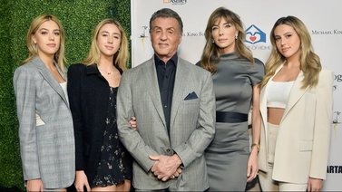En video: Sylvester Stallone celebra junto a su familia el triunfo de su hija menor