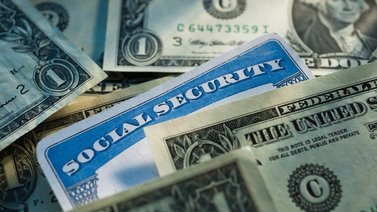 Adultos mayores en Estados Unidos podrían tener menos poder adquisitivo: ajuste del COLA genera preocupación
