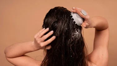 Despídete del cabello reseco con la mascarilla natural a base de aloe vera y plátano