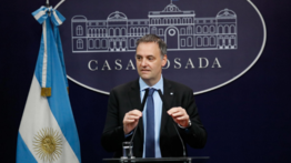 Argentina endurece normas para residencia y ciudadanía: tampoco permitirá la entrada a este tipo de inmigrantes