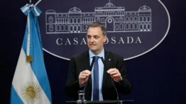 Argentina endurece normas para residencia y ciudadanía: tampoco permitirá la entrada a este tipo de inmigrantes