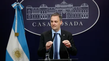 Argentina endurece normas para residencia y ciudadanía: tampoco permitirá la entrada a este tipo de inmigrantes