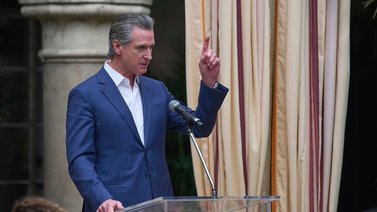 california-pausa-atención-médica-gratuita-inmigrantes