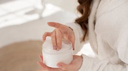 Rejuvenece la piel con esta mascarilla a base de dos ingredientes que siempre tienes en la despensa