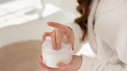Rejuvenece la piel con esta mascarilla a base de dos ingredientes que siempre tienes en la despensa