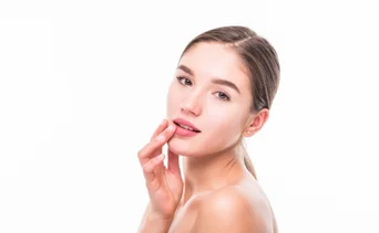 ¿Tienes los labios resecos? Aprende a preparar un hidratante natural en tres pasos