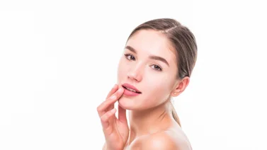 ¿Tienes los labios resecos? Aprende a preparar un hidratante natural en tres pasos