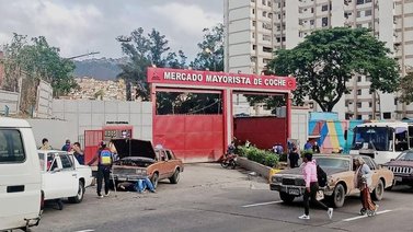2001ONLINE - VENEZUELA - MERCADO DE COCHE