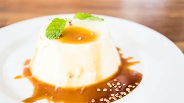 Aprende a preparar este postre de coco sin azúcar y menos de seis ingredientes