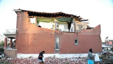 21 muertos en Missouri y Kentucky tras paso de tornado: hay más de 100,000 hogares afectados 21 muertos en Missouri y Kentucky tras paso de tornado: hay más de 100,000 hogares afectados