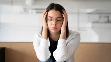 Ansiedad y fatiga: dos de 10 señales que indican que algo anda mal con tu tiroides Ansiedad y fatiga: dos de 10 señales que indican que algo anda mal con tu tiroides