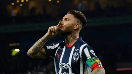 Sergio Ramos saca sus pasos prohibidos con dos mujeres y al ritmo de Taylor Swift