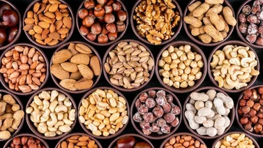 Conoce cuál es el económico fruto seco que retrasa la aparición de las canas
