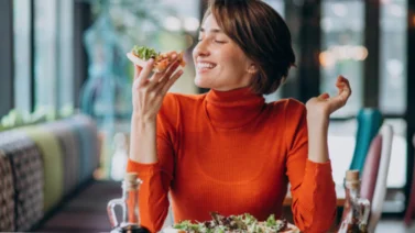 ¿A qué hora desayunar, almorzar y cenar?: el horario adecuado que puede salvar tu vida