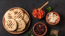 Desayuno nutritivo: arepas de plátano con cinco ingredientes