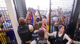Es un delito grave entrar sin boleto a un evento masivo en Florida: gobernador firmó ley 