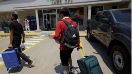 autodeportación-graduado-a-México 