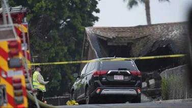 Se incendian 15 casas tras caída de una avioneta en barrio de San Diego: "hay combustible por todas partes"
