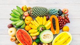 Más allá del calcio: Esta es la económica fruta que blindará tus huesos