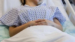 Mujer sufre lesión tras penetrarle una rejilla de ventilador en la cabeza