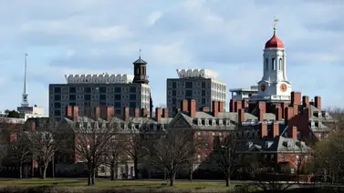 Trump prohíbe a Harvard la inscripción de estudiantes extranjeros Trump prohíbe a Harvard la inscripción de estudiantes extranjeros