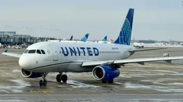 Mensaje alarmante en el baño provoca regreso de vuelo de United Airlines a Hawái: FBI inicia investigación
