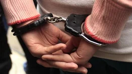 Detienen a mujer cuando intentaba cobrar 2.000 dólares: era el pago de una extorsión