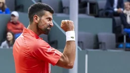 El gesto explosivo de Novak Djokovic: una raqueta rota y dudas antes de Roland Garros