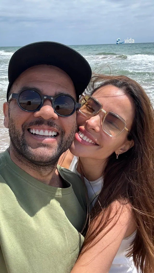 Dani Alves y Joana Sanz: reconciliación en la playa y la espera de un nuevo capítulo familiar Dani Alves y Joana Sanz: reconciliación en la playa y la espera de un nuevo capítulo familiar