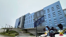 Conozca las carreras que ofrece la Universidad Nacional de las Ciencias: así son sus modernas instalaciones