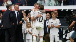 El adiós a Luka Modric: un Bernabéu conmovido y el abrazo con Toni Kroos