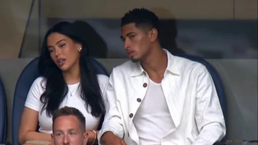 Jude Bellingham enamorado y estelar: estuvo con su novia en el Bernabéu